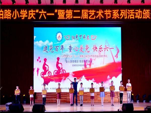 在网上看到一款很好看的翡翠戒指，才几百块，是真的吗？游戏画面